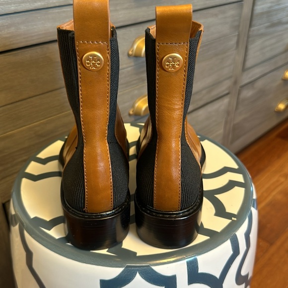 Tory Burch Chelsea boot. Camel leather, size 7. - Picture 2 of 6